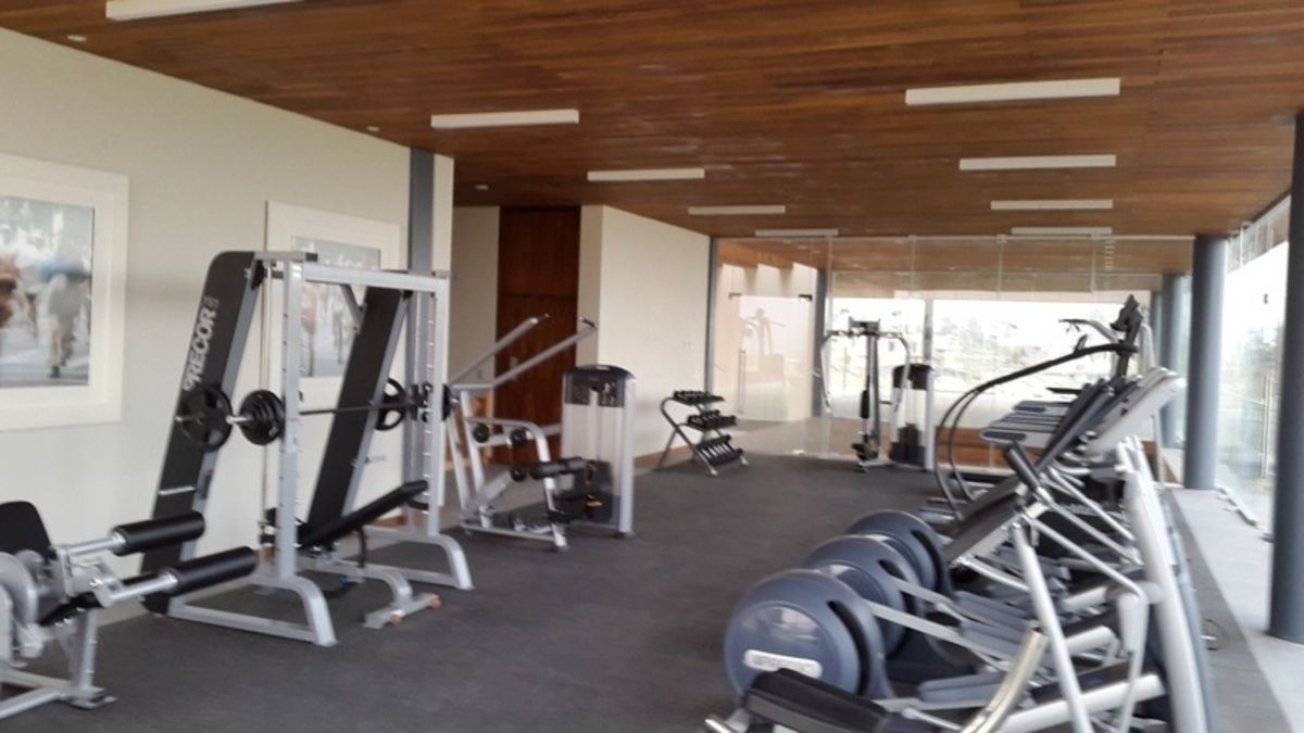 29 de 34: gimnasio en el club