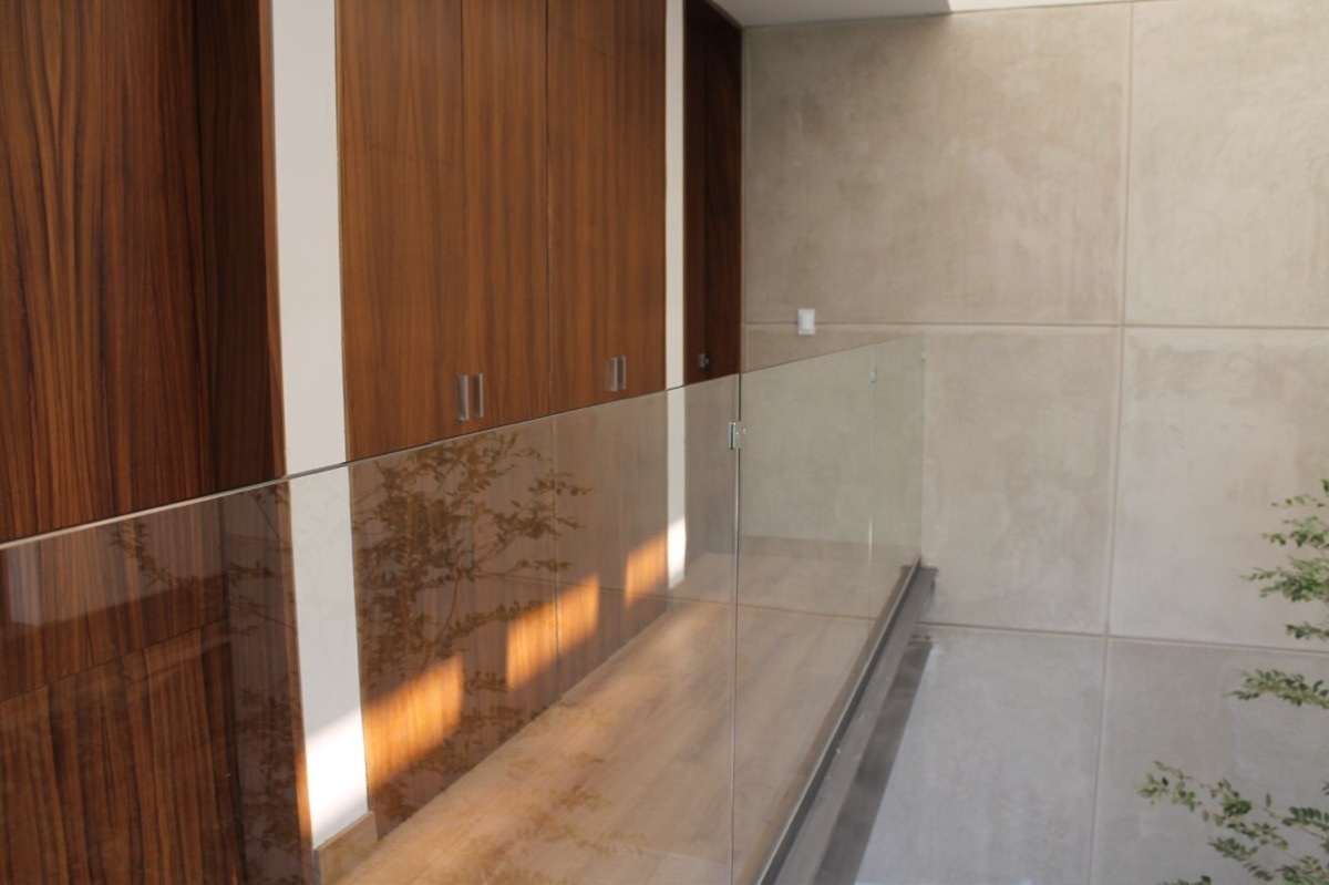 21 of 36: detalles en madera