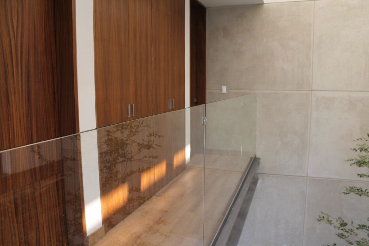 18 de 34: pasillo con clóset para blancos recámaras secundarias