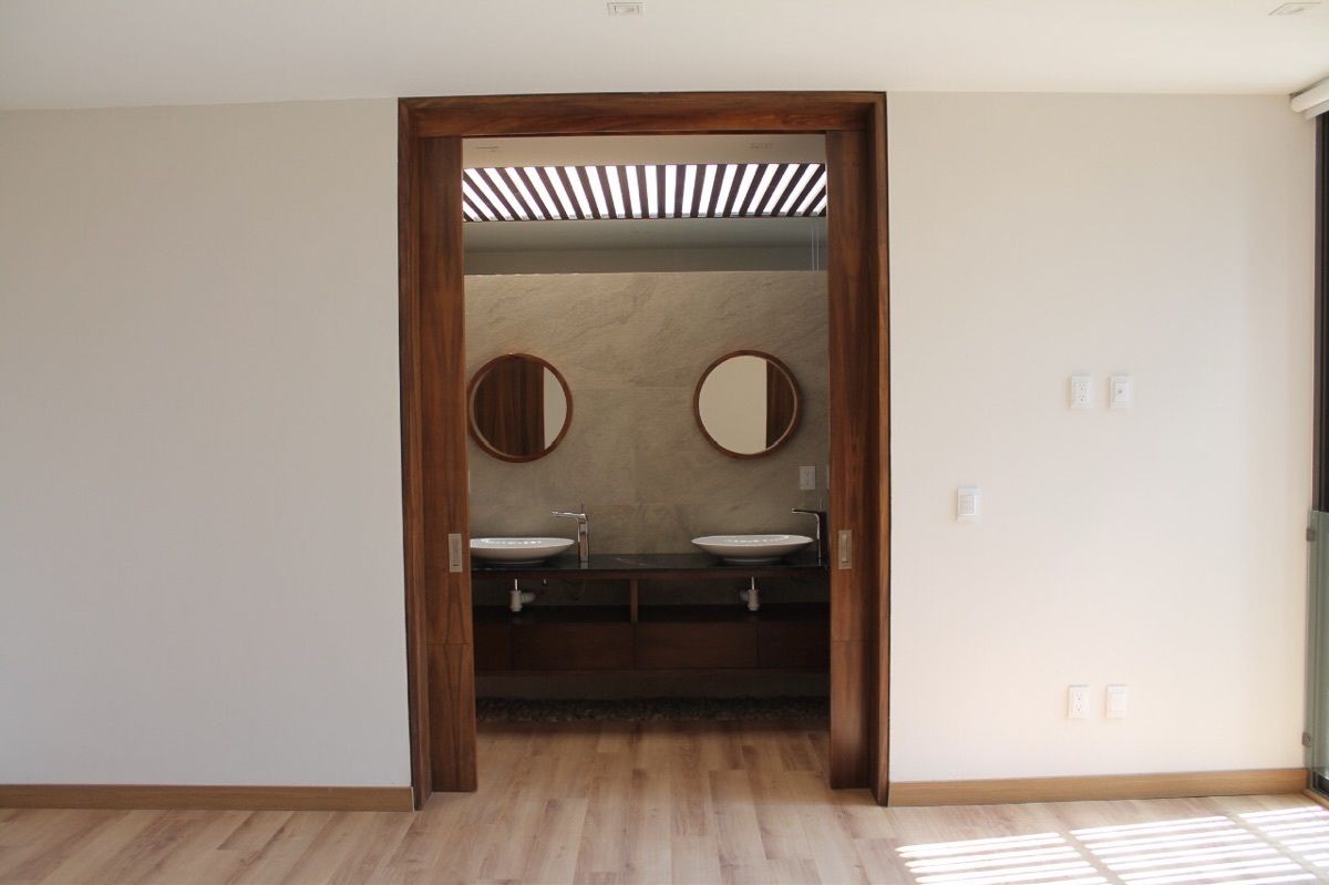 25 de 34: baños principal  con doble ovalín