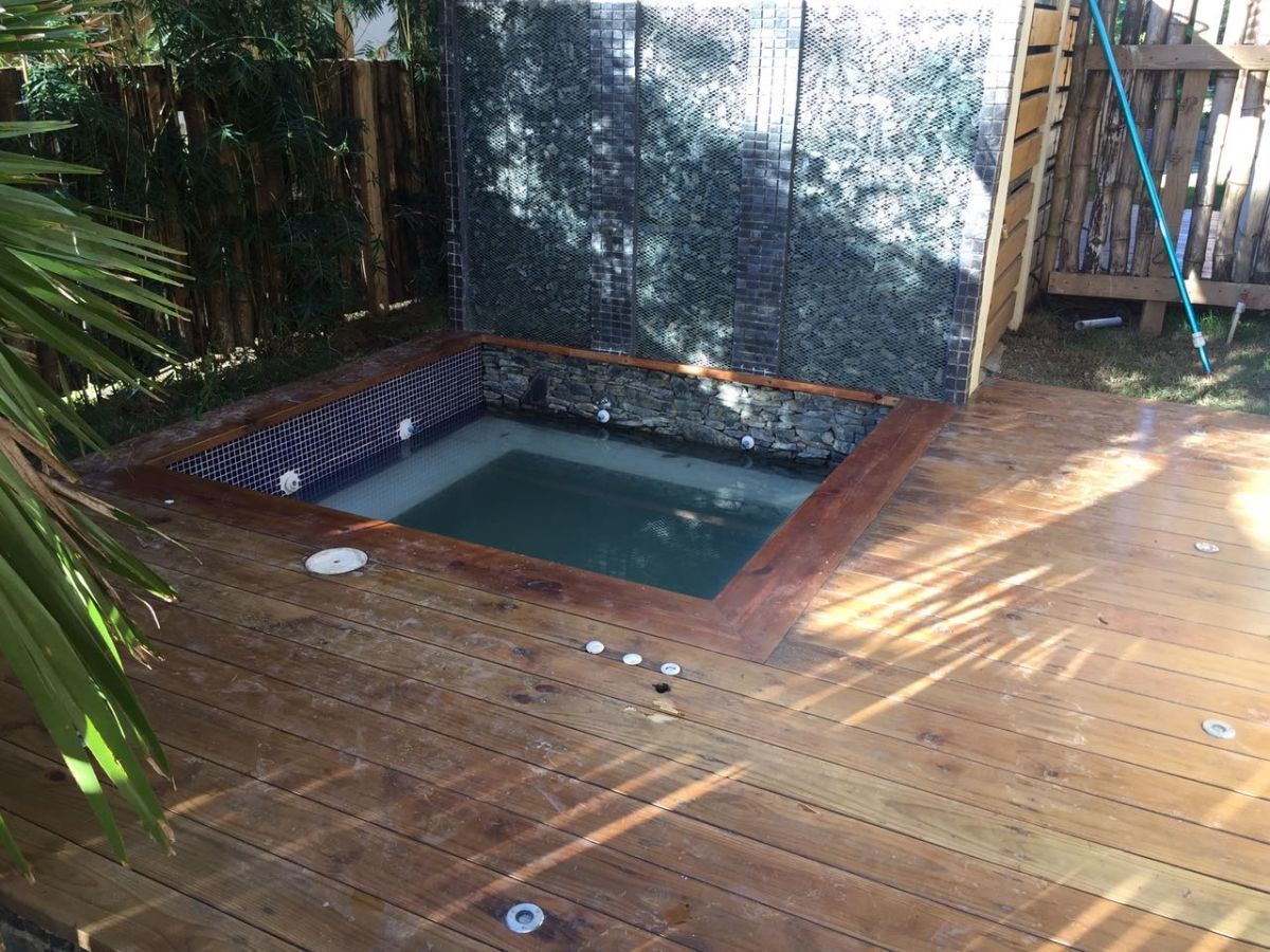 2 de 10: Jacuzzi caliente con cascada