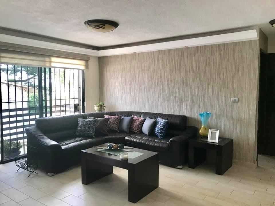 2 de 13: ÁREA DE SALA CON AMPLIA  TERRAZA