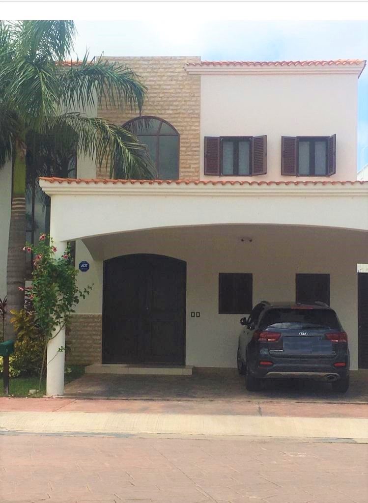 AMPLIA CASA EN VENTA EN CANCÚN, INMEJORABLE ZONA