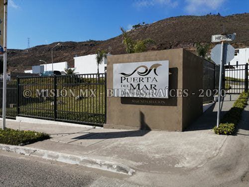 Casa con vista al mar en Fracc. Privado con Casa Club y alberca, Puerta del Mar