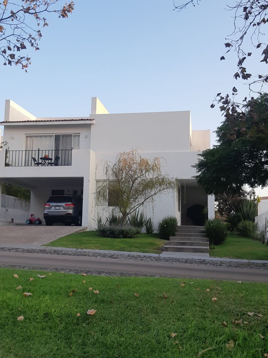 2 de 16: Venta Casa, 453m2,  El Campanario, Querétaro