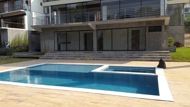 2 de 15: Alberca y Jacuzzi