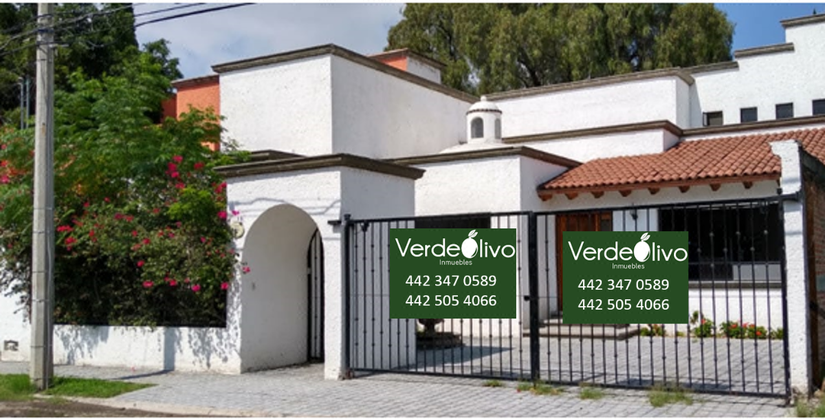 Casa en venta en privada en Jurica con gran jardín