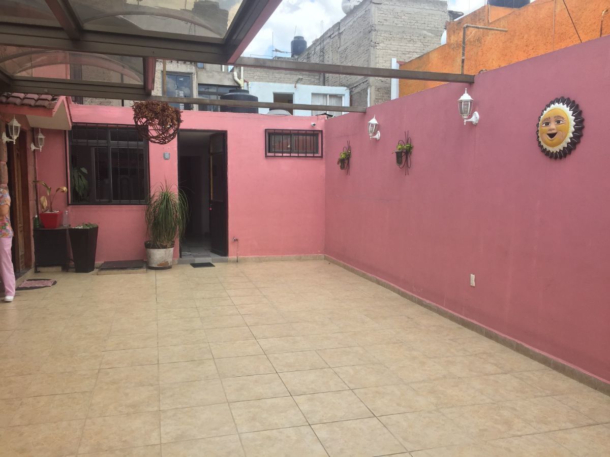 EXCELENTE CASA CHICA EN LA UNIDAD HABITACIONAL VICENTE GUERRERO