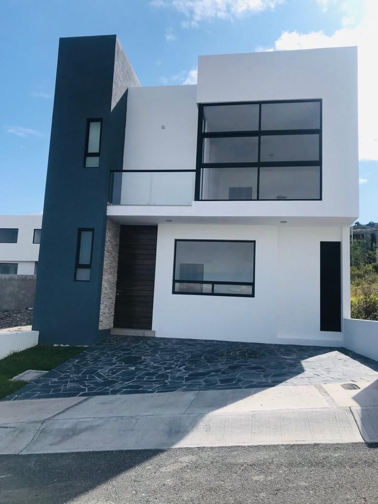 Preciosa Casa en Zibata, Jardín, 3 Recamaras, Sala TV, Campo de Golf, de  LUJO