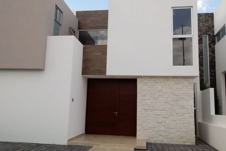 Preciosa Residencia en Lomas de Juriquilla, Estudio, Cto Serv, 3 Recamaras,  Lujo