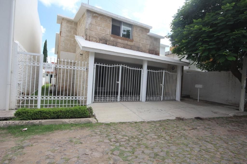 Preciosa Residencia en CARRETAS, Detallada, de Lujo, Jardín, Ubicadisima !!