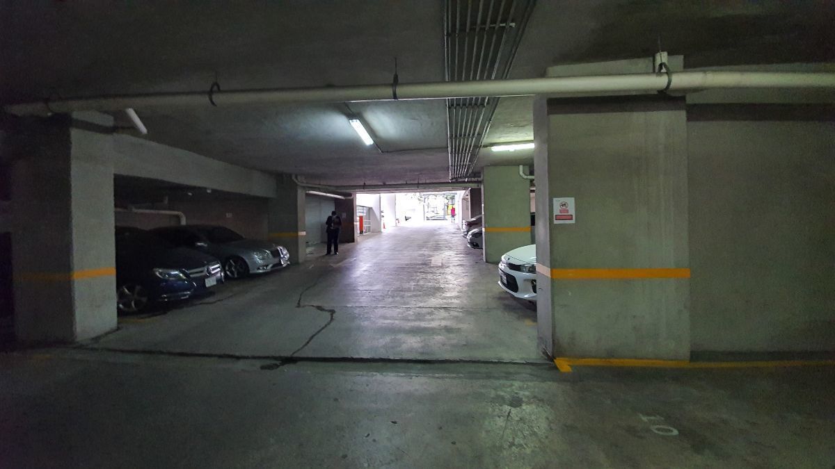 29 de 29: Fácil acceso/ENTRADA Y SALIDA al estacionamiento FIJO.