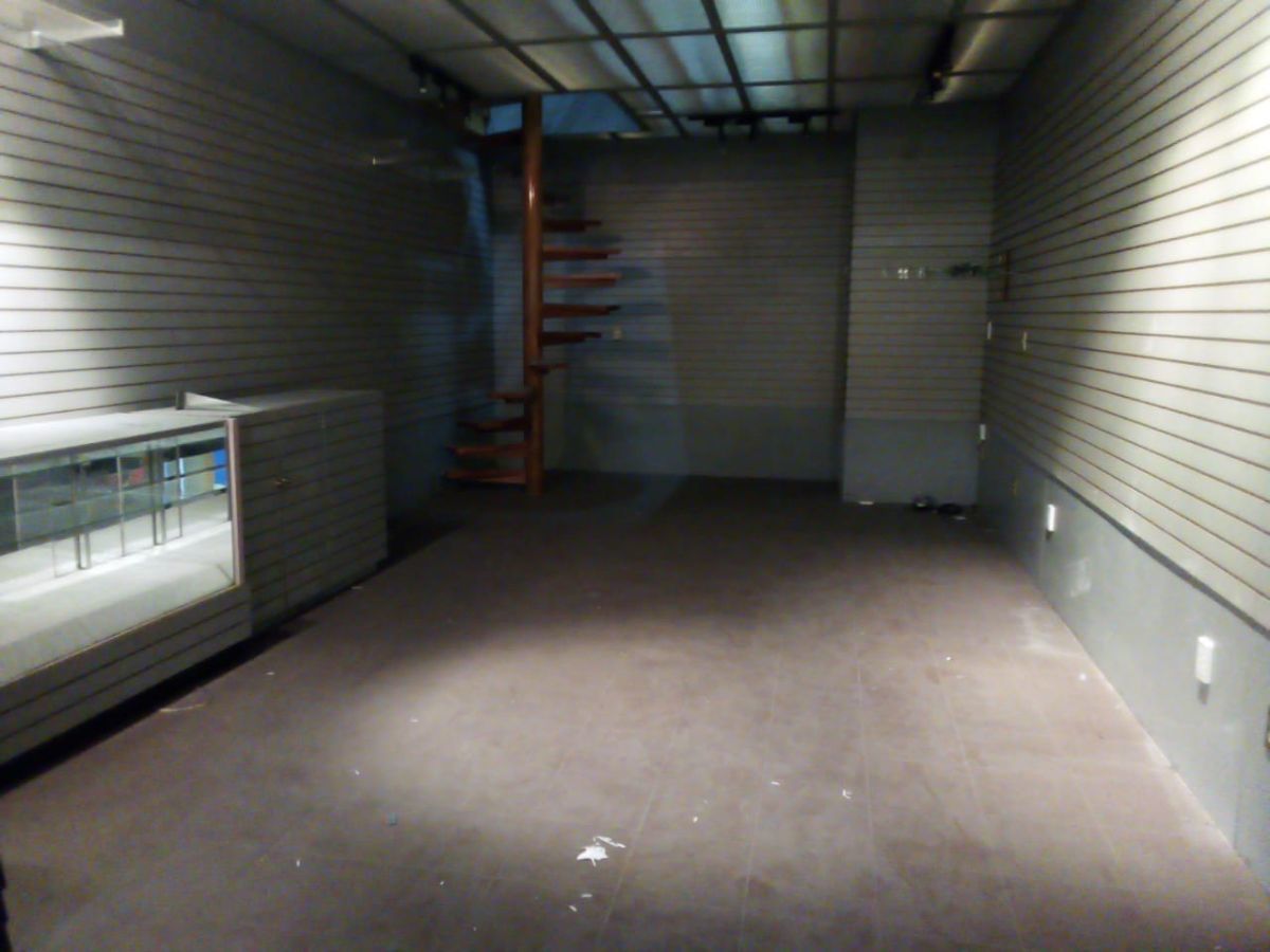 Local B-2 en renta, Centro Comercial Interlomas $15,000  + IVA + mtto.., foto 1 de 18