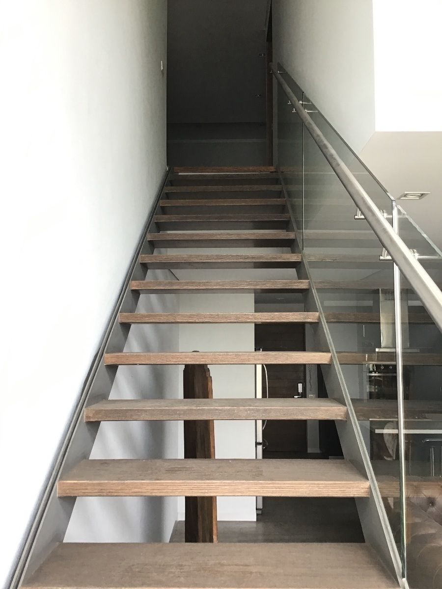 Escalera a planta Alta