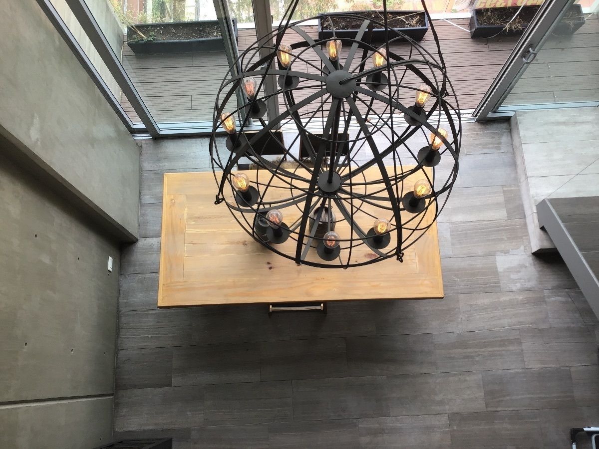 Vista doble altura hacia comedor