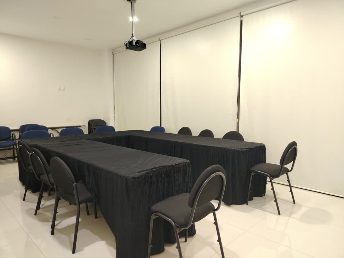 4 de 6: SALA DE JUNTAS DEL EDIFICIO