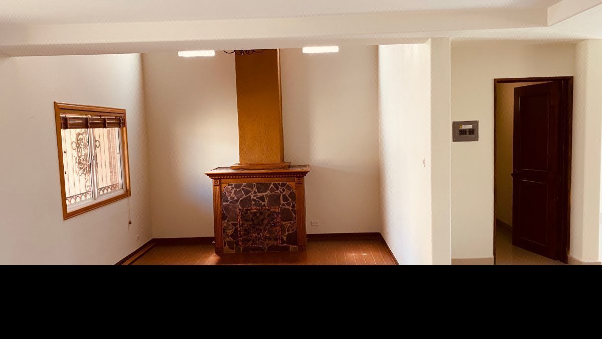 Sala con chimenea, foto 6 de 11