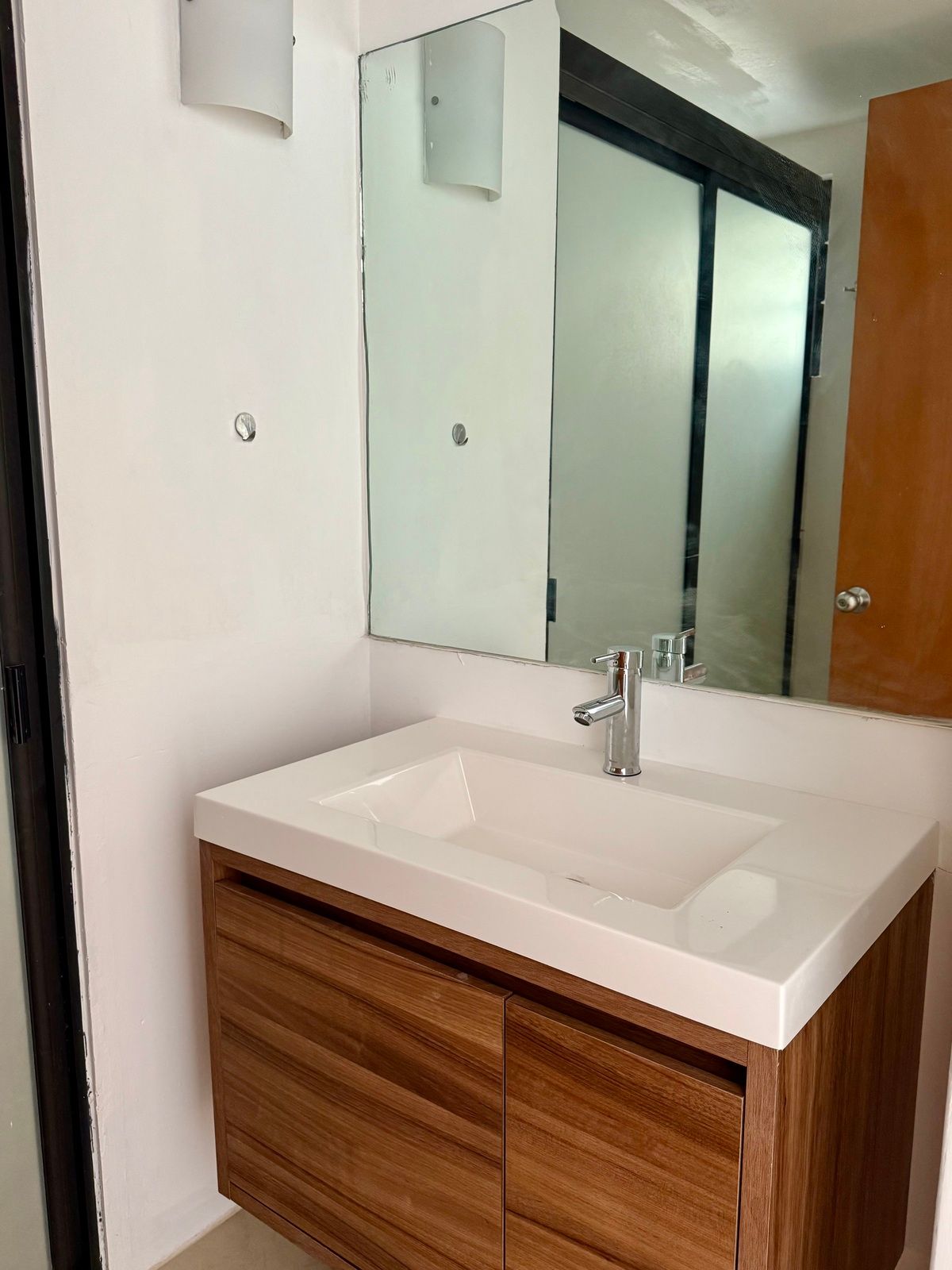 19 de 38: Baño para visitas y de segunda recámara