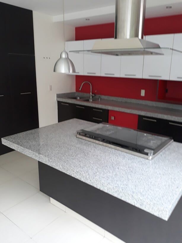 9 de 32: Cocina con barra