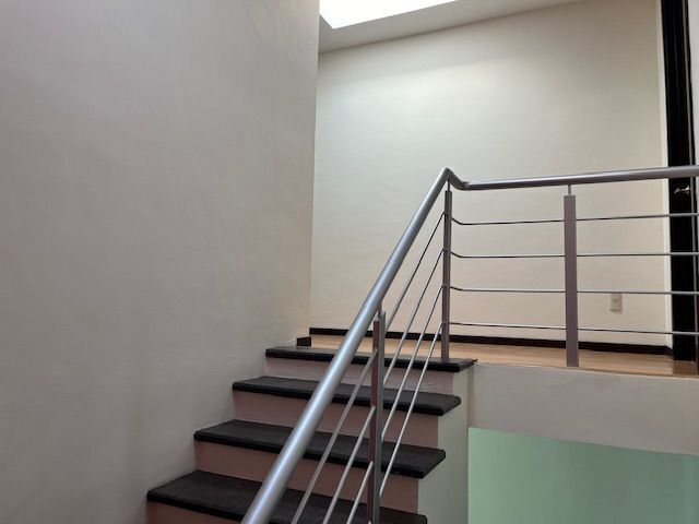 24 de 32: escalera y distribuidor