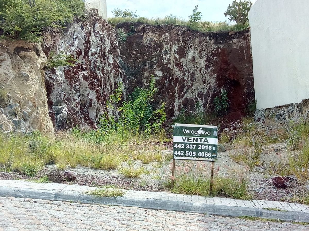 Venta de Terreno Habitacional de 198 m2 en Milenio III, Querétaro