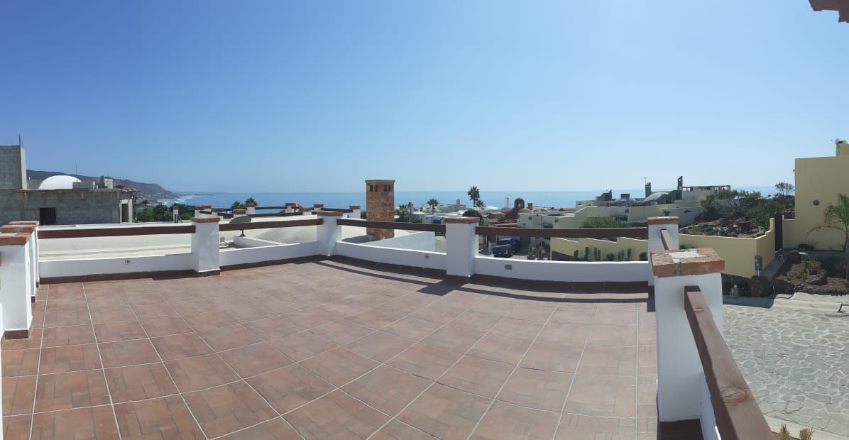 8 de 16: Terraza con vista al mar.