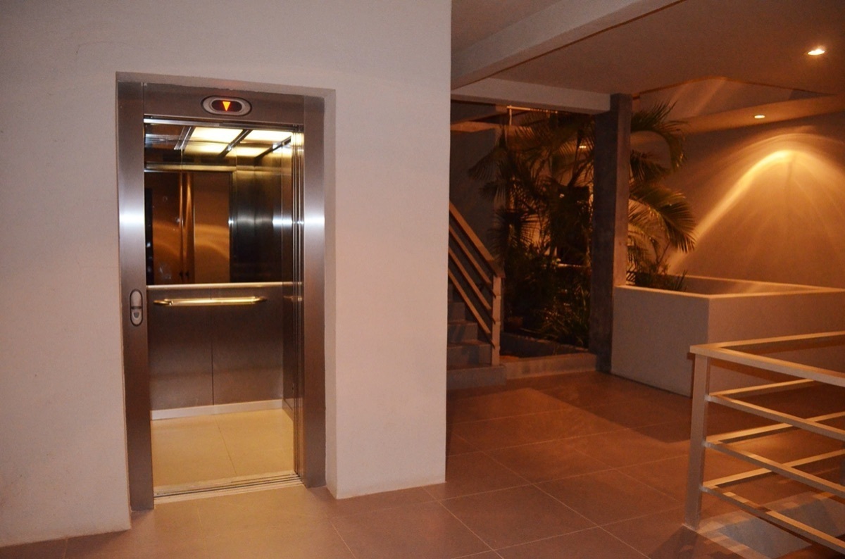 7 de 42: Elevator