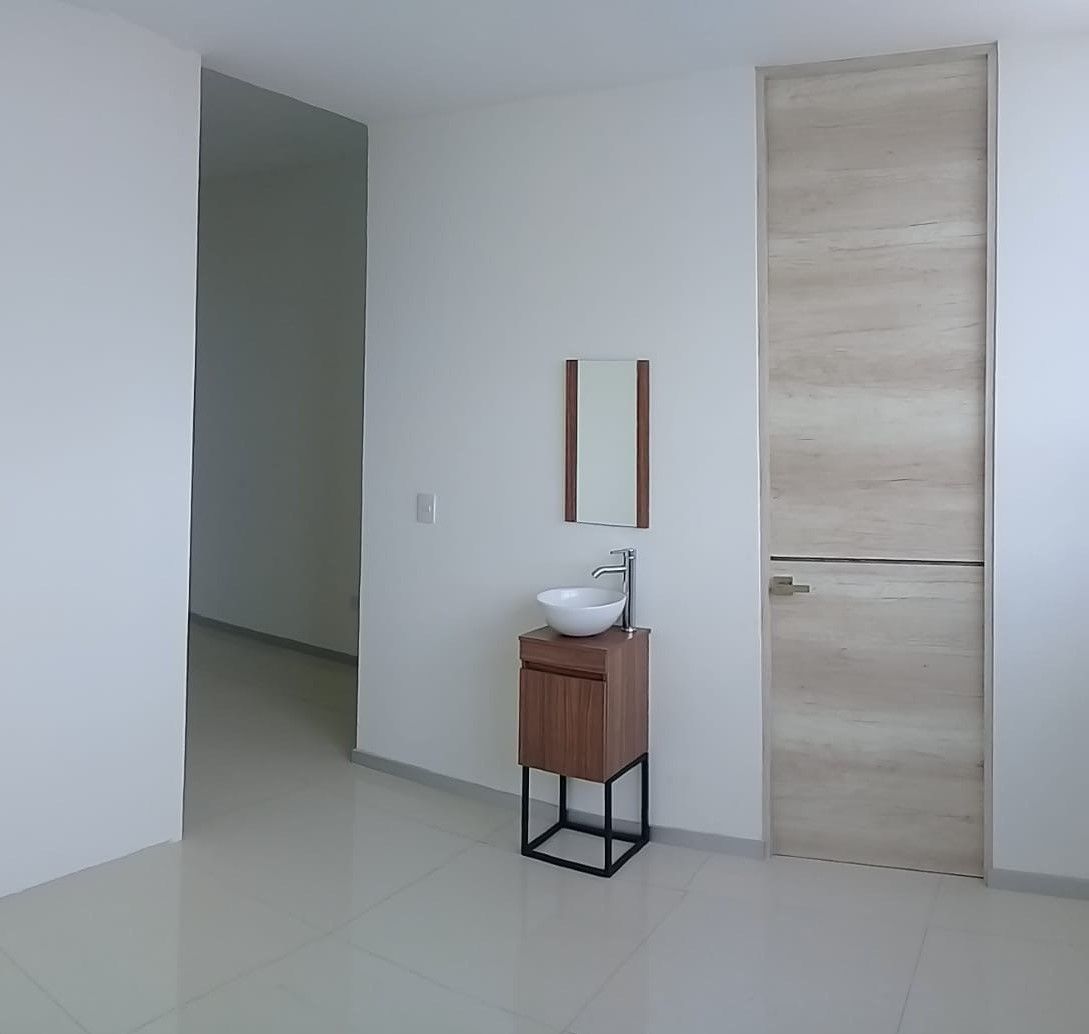 6 of 8: Lavabo exterior