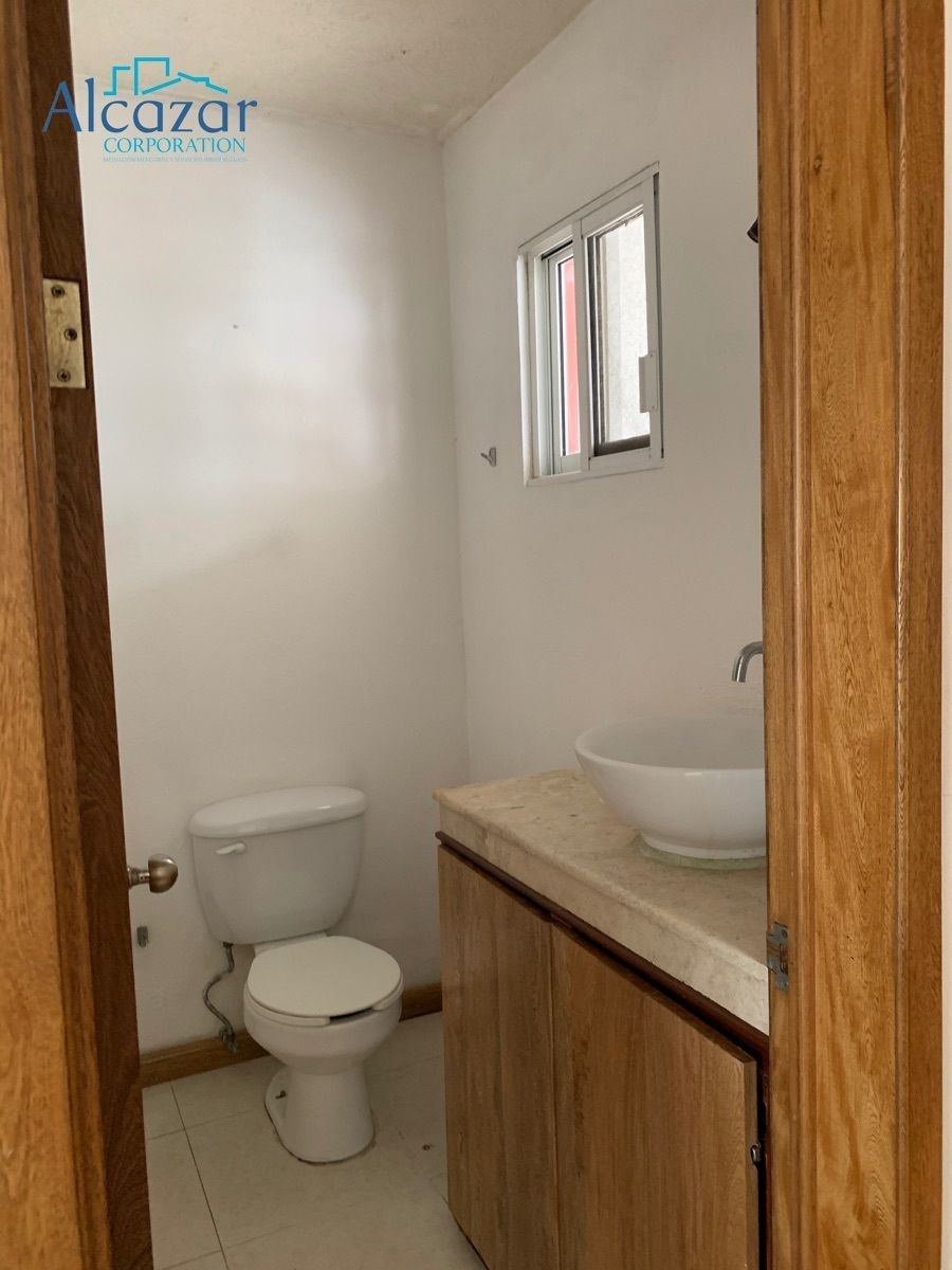 3 de 18: Baño Visitas