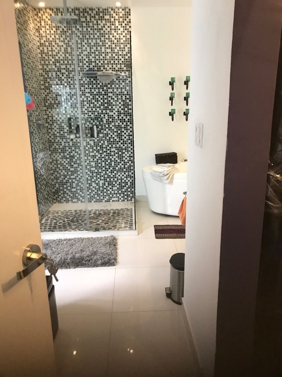 5 de 19: Baño principal con jacuzzi