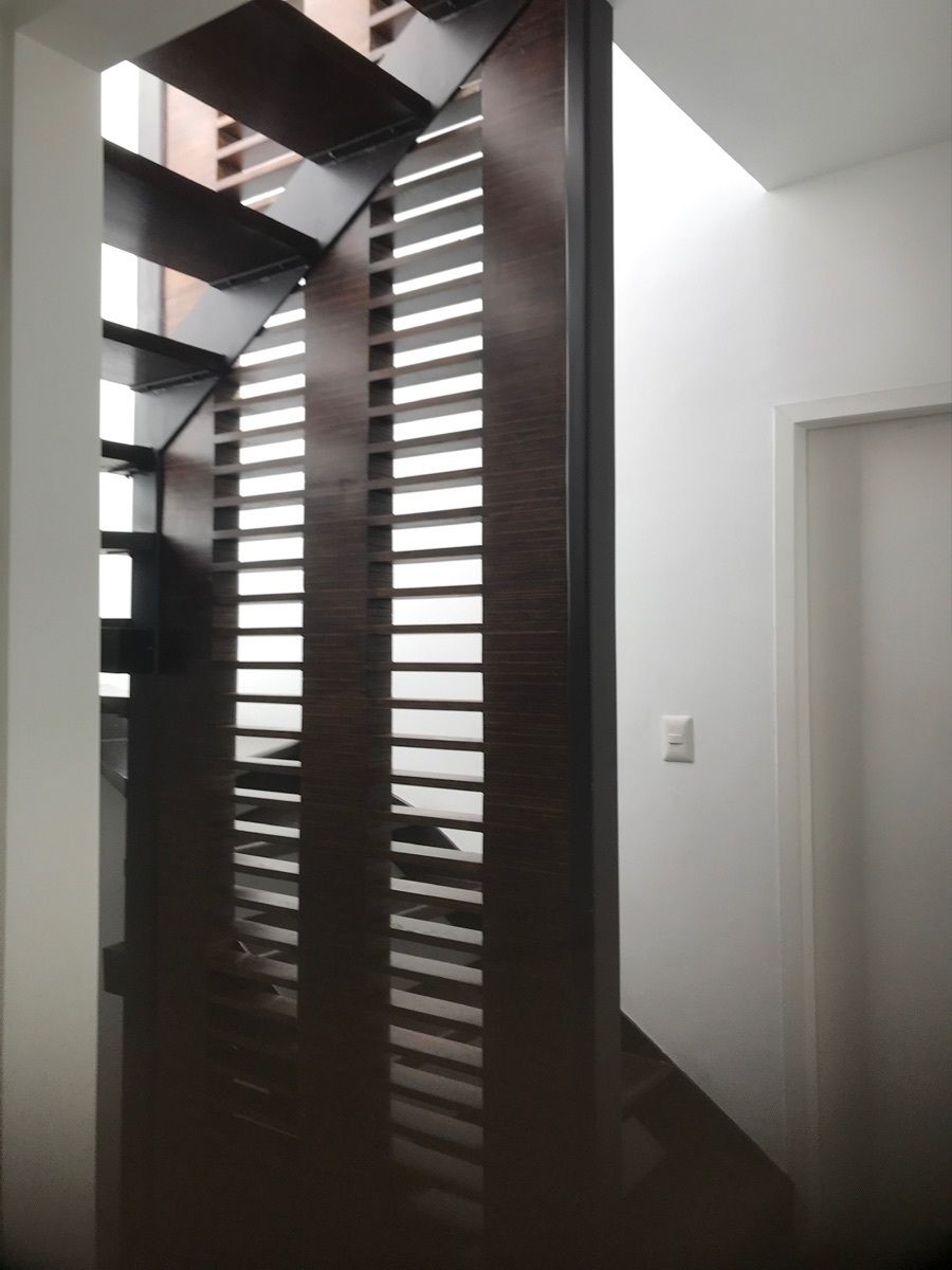 8 de 19: Escalera se madera