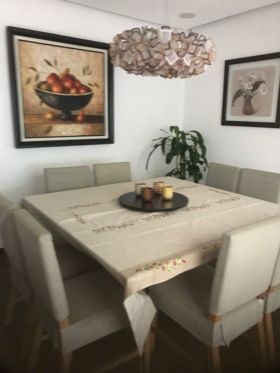 16 de 19: Comedor con piso de madera