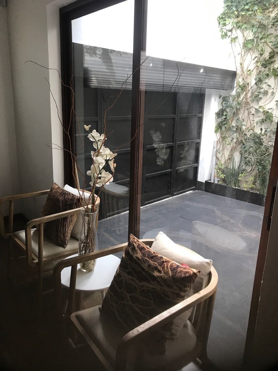 18 de 19: Sala con. Ventana , Piso de madera