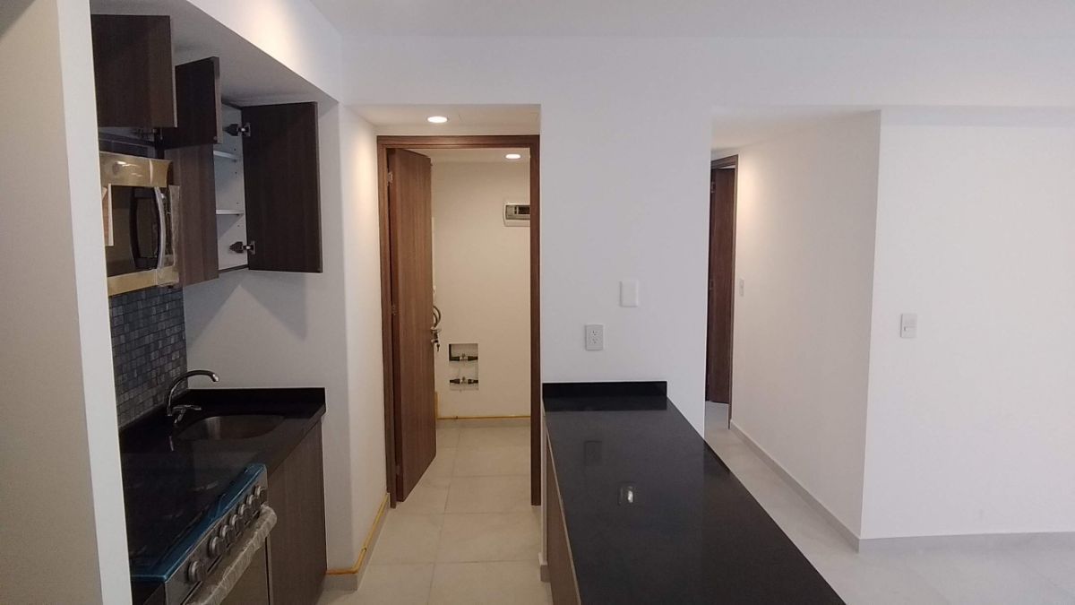 1 de 14: Cocina, Cuarto de lavado, Pasillo.