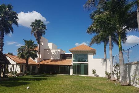 Exclusiva Residencia estilo californiano en privada Cholul Mérida Yucatán