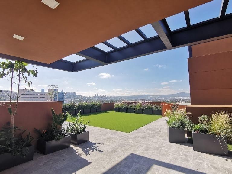 17 de 21: Ludoteca y jardin interior