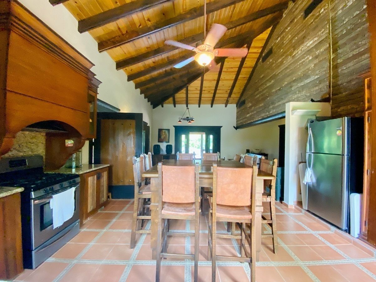 8 de 42: Hermosa Cocina-Comedor