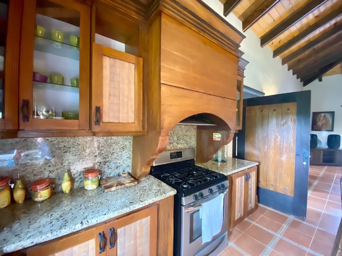10 de 42: Cocina con tope de granito