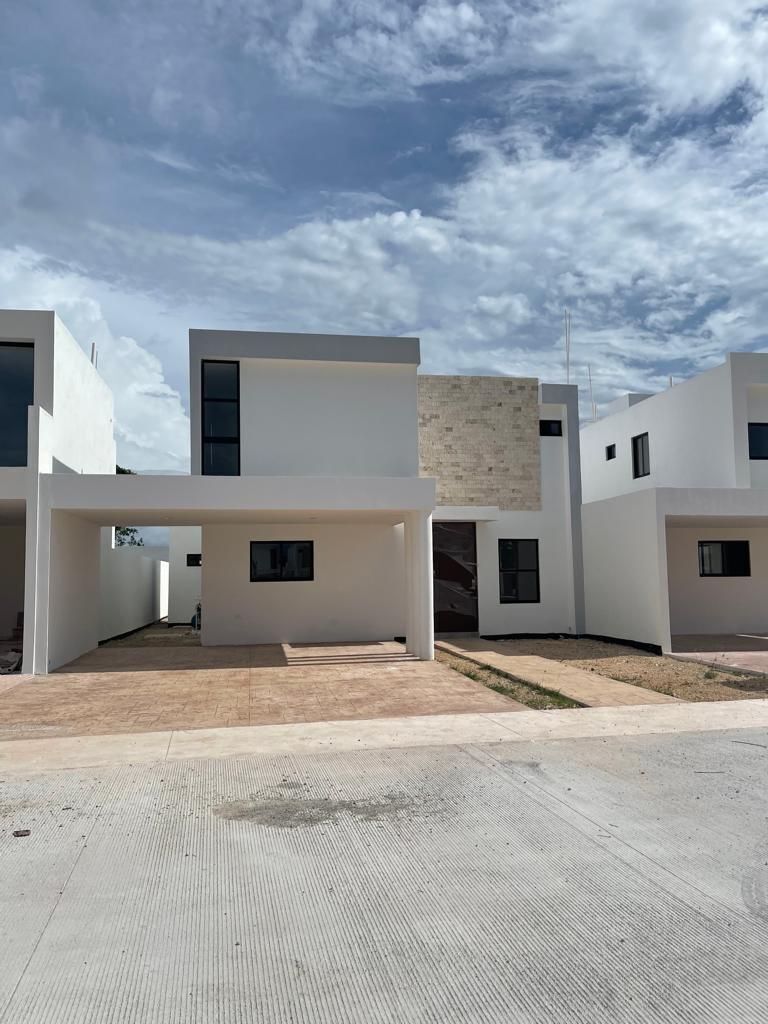 Casa con Alberca en venta cerca de Universidad Anahuac Merida