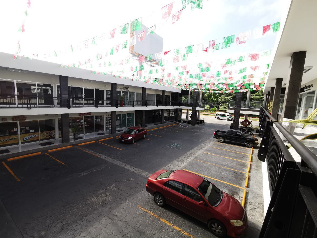 Local comercial en renta en Plaza Jardines, sobre el Blvd Belisario Dominguez