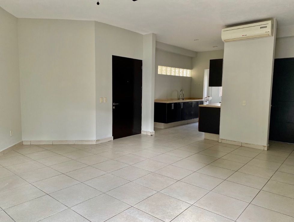 3 de 19: Estancia amplia