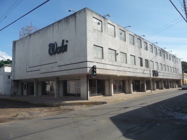 Edificio de 3 Pisos en Venta en Mérida,centro. con Estacionamiento. Wabi