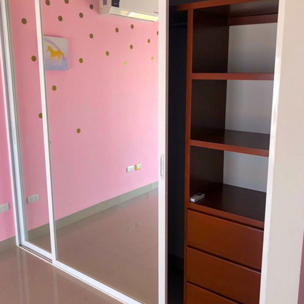 7 de 11: Amplios closets en cada habitacion