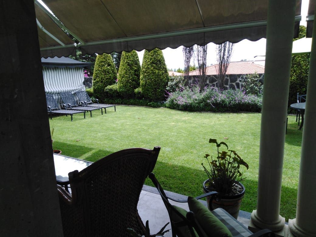 10 de 24: Jardín con Jacuzzi, y  Recpreciosa vista al Nevado de Toluca