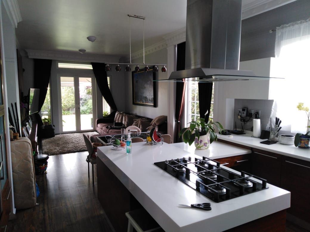 7 de 24: Cocina y Sala TV al fondo