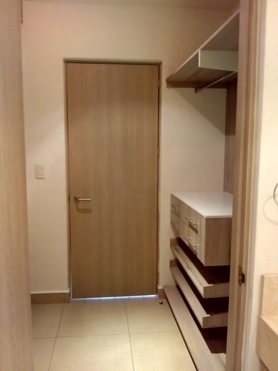 9 de 21: Closet recamara principal