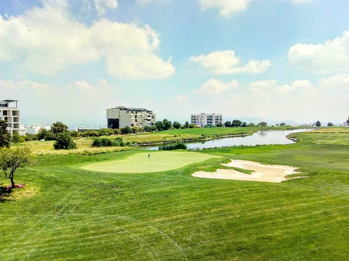 16 de 21: Vista al Campo de Golf