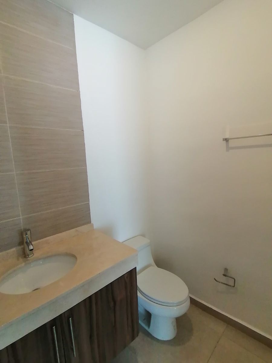 9 de 22: baño de visitas