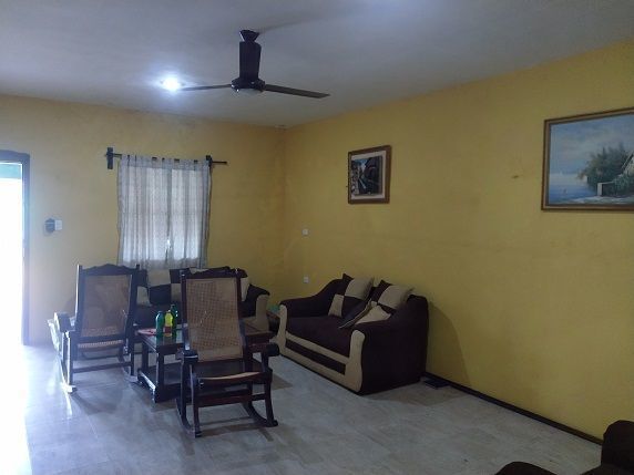 Sala vista del fonde de la casa
