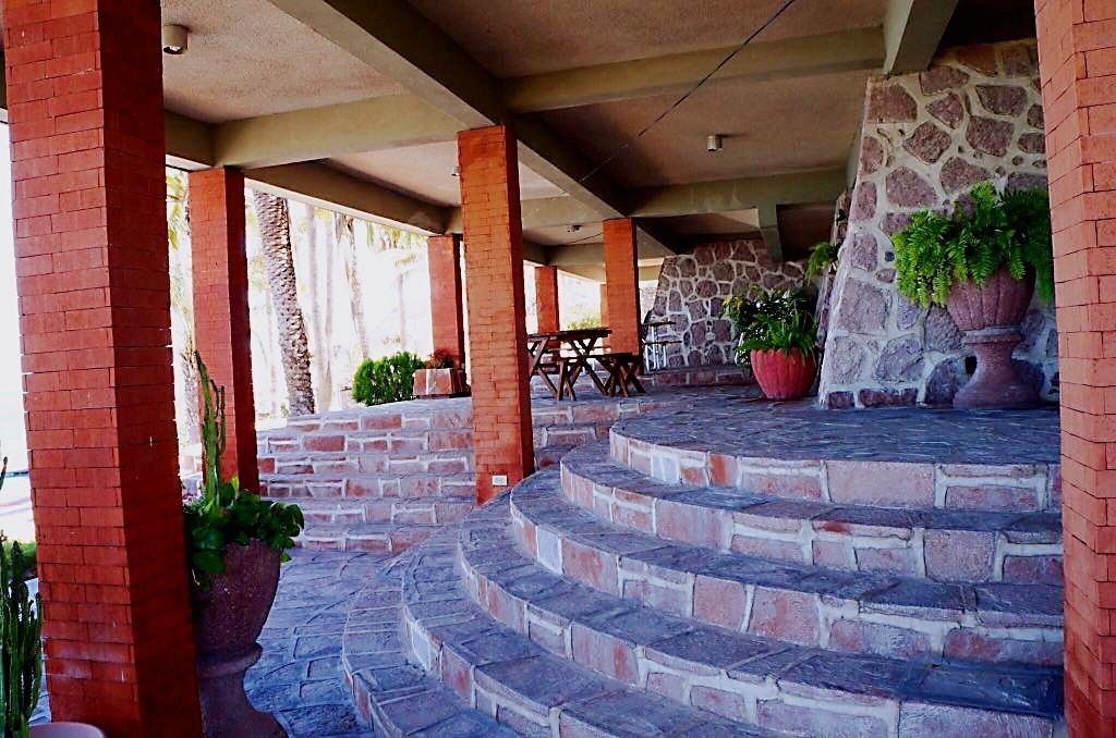 AREA RECREATIVA Y ACCESO A CUARTO  DE HUESPEDES  PLANTA BAJA, foto 14 de 19